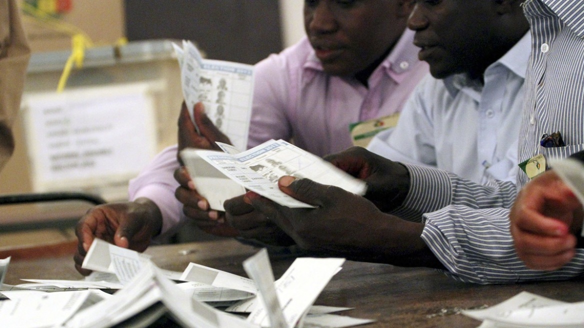 Ζιμπάμπουε: Περισσότεροι από 300.000 διώχθηκαν από τα εκλογικά κέντρα στις προεδρικές εκλογές